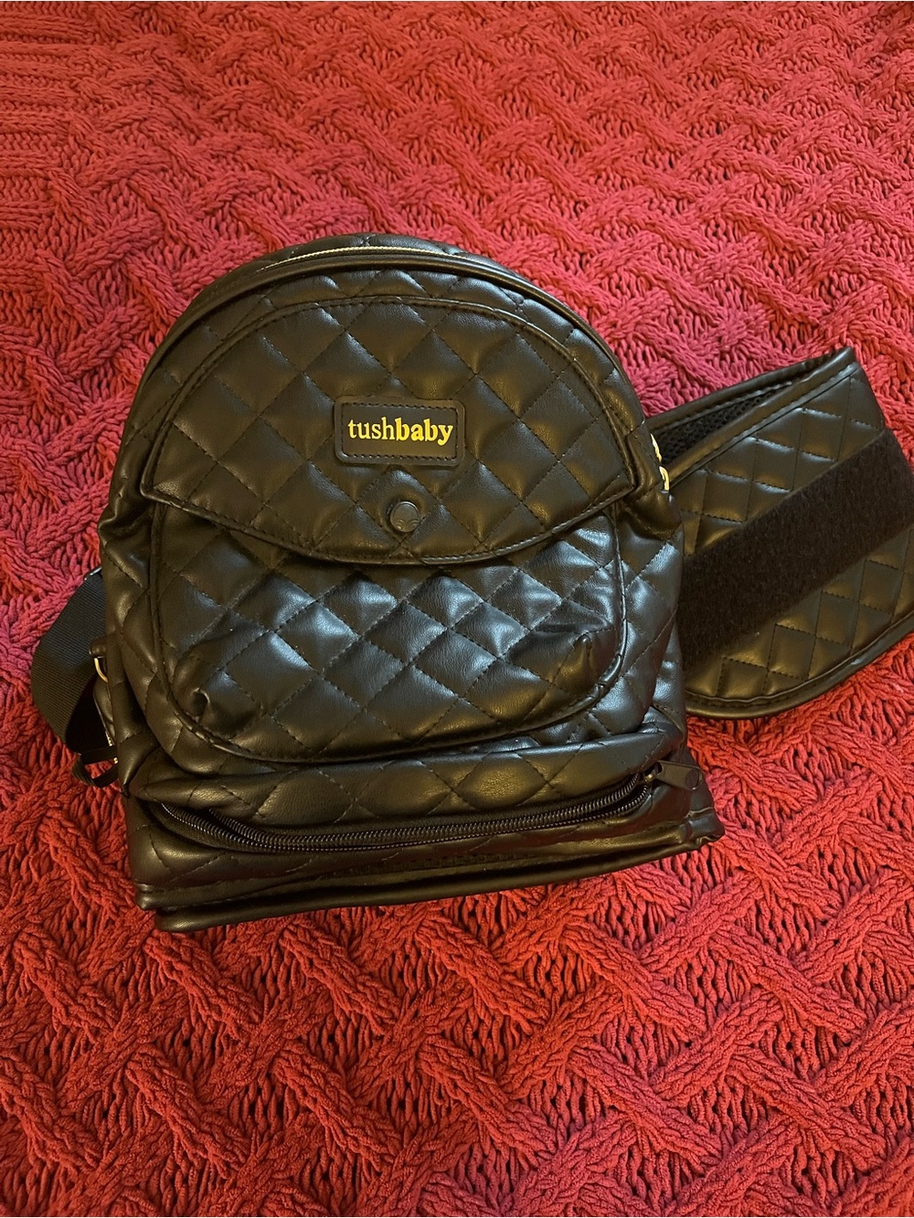 Tushbaby Black Baby Hip Carrier with Crossbody Strap